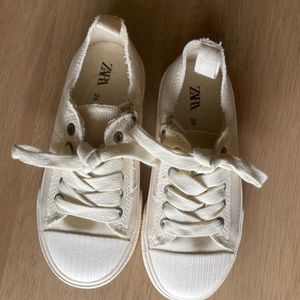 Zara toddlers sneakers size 26